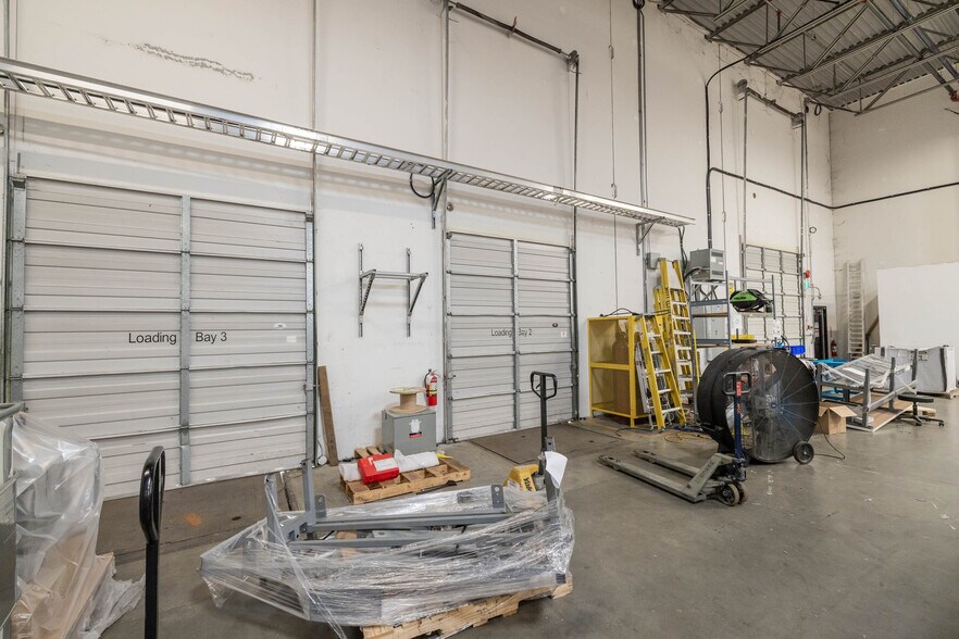 More Photos Of 4595 Tillicum St, Burnaby Warehouse For Lease