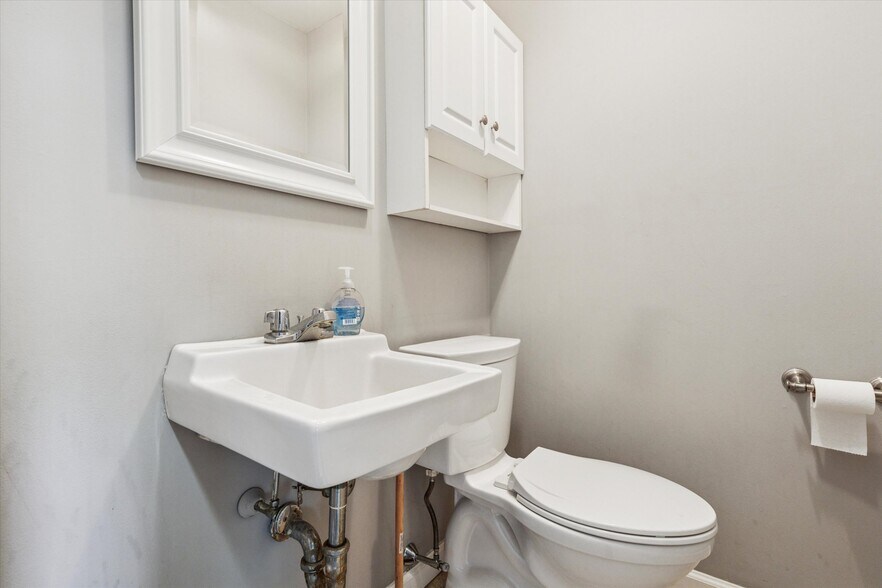 More Photos Of 97 Wood St, Bristol Office For Sale