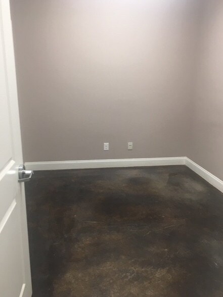 More Photos Of 455 E Parkview St, Dyersburg Office For Sale