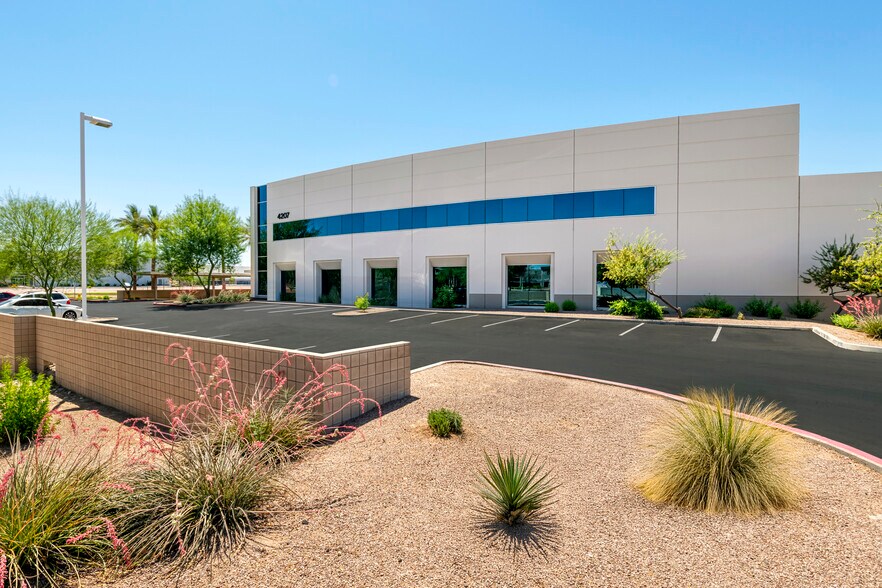More Photos Of 4207 E Cotton Center Blvd, Phoenix Office For Sale