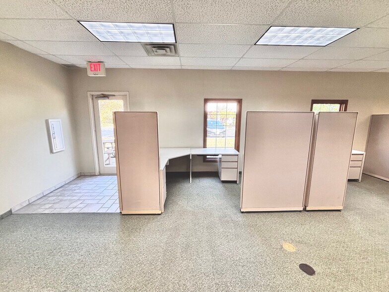 More Photos Of 27911 Clemens Rd, Westlake Office Residential For Lease