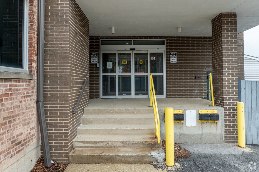 More Photos Of 2320 W High St, Blue Island Medical For Lease