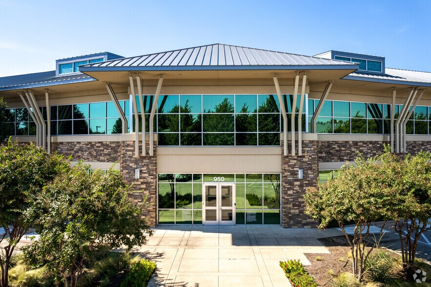 More Photos Of 950 E State Highway 114, Southlake Coworking Space