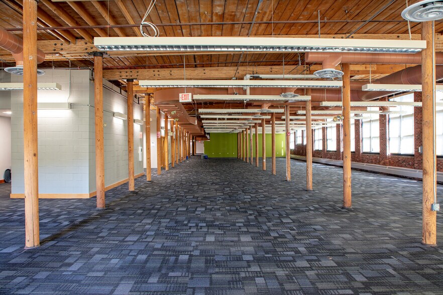 More Photos Of 140 Mill St, Lewiston Office Residential For Sale