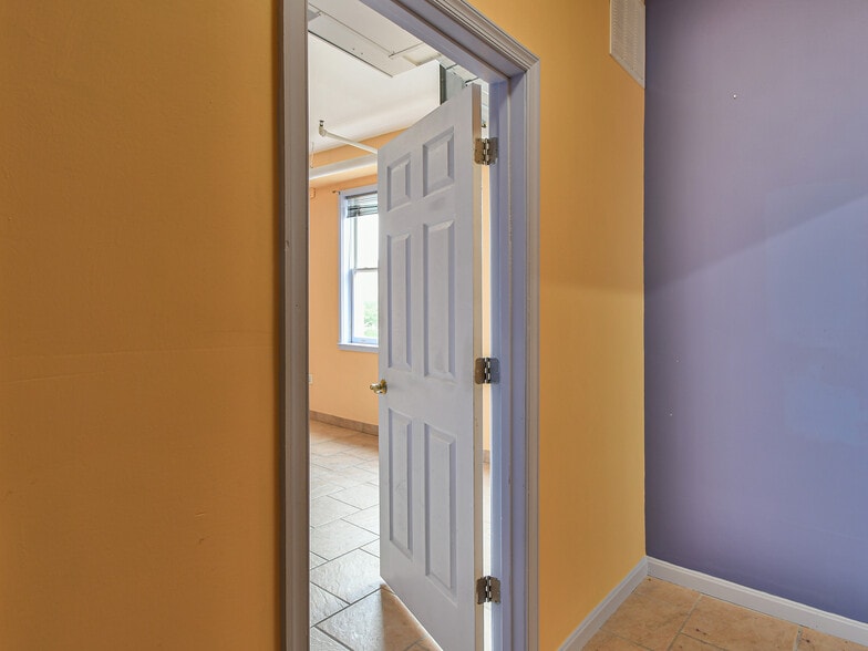 More Photos Of 2300 N Pershing Dr, Arlington Medical For Sale