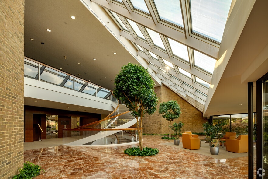 More Photos Of 2600 S Telegraph Rd, Bloomfield Hills Office For Lease