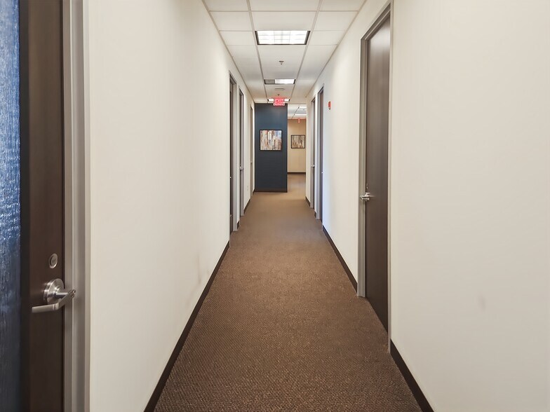 More Photos Of 320 W Lanier Ave, Fayetteville Office For Lease