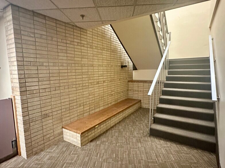 More Photos Of 3410-3430 SE University Ave, Minneapolis General Retail For Sale