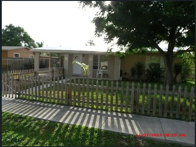 Primary Photo Of 4710 NE 1st Ter, Deerfield Beach Multifamily For Sale