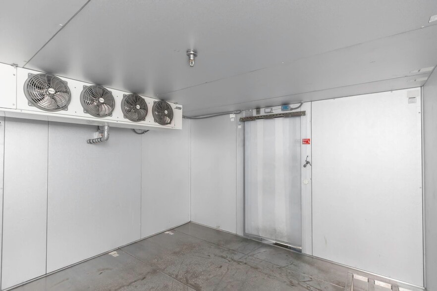 More Photos Of 2901 Tyrone Blvd, Saint Petersburg Restaurant For Sale