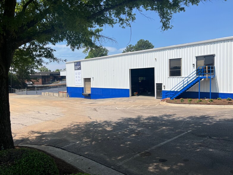 More Photos Of 510 Pylon Dr, Raleigh Flex For Lease