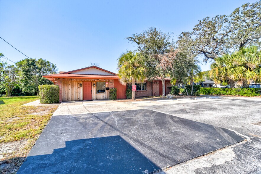 Primary Photo Of 11470 Oakhurst Rd, Largo Office For Sale