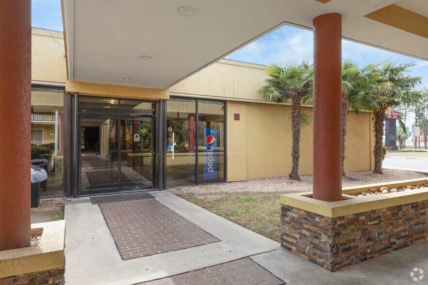 More Photos Of 500 Chris Dr, West Columbia Hotel For Sale