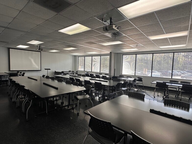 More Photos Of 8141 Hull Street Rd, Richmond Office For Sale
