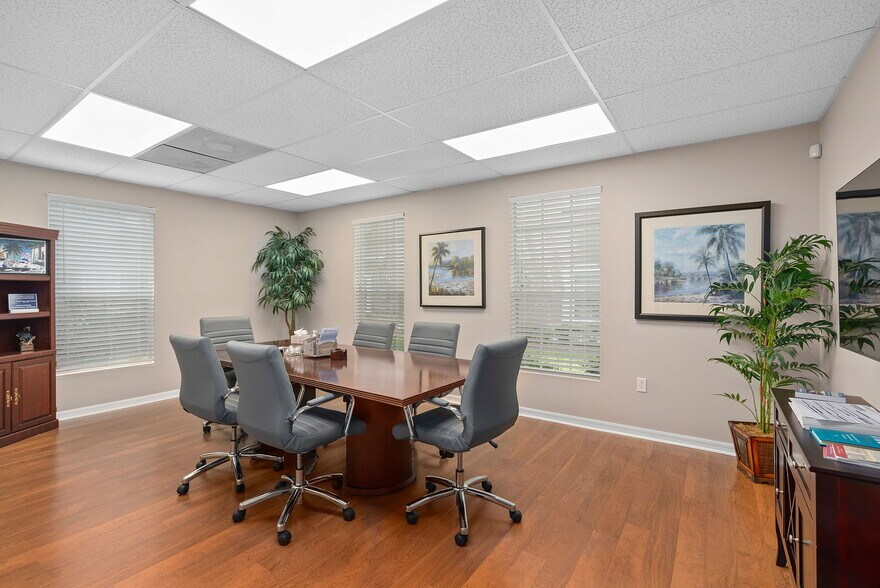 More Photos Of 166 Lookout Pl, Maitland Medical For Sale