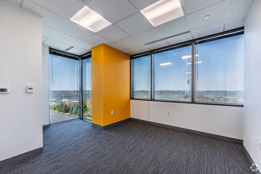 More Photos Of 730 Holiday Dr, Pittsburgh Office For Lease
