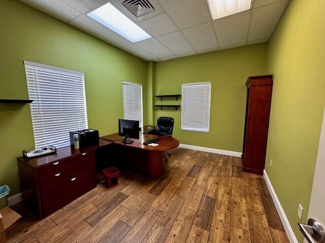 More Photos Of 2047-2071 Global Ct, Sarasota Warehouse For Lease