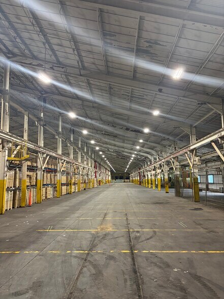 More Photos Of 300 E Joe Orr Rd, Chicago Heights Manufacturing For Sale