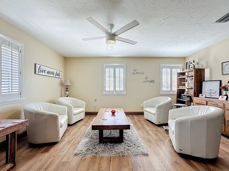 More Photos Of 1007 Manatee Ave, Bradenton Storefront Retail Office For Sale