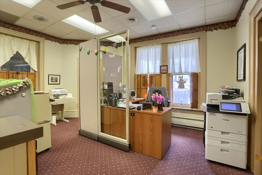 More Photos Of 3 S Market St, Shamokin Flex For Sale