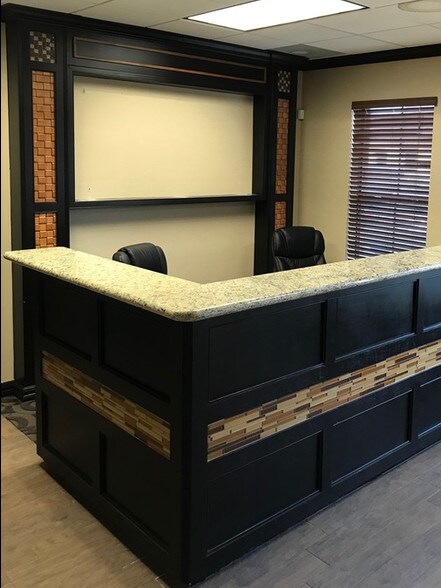 More Photos Of 1135 Kinwest Pky, Irving Office For Sale