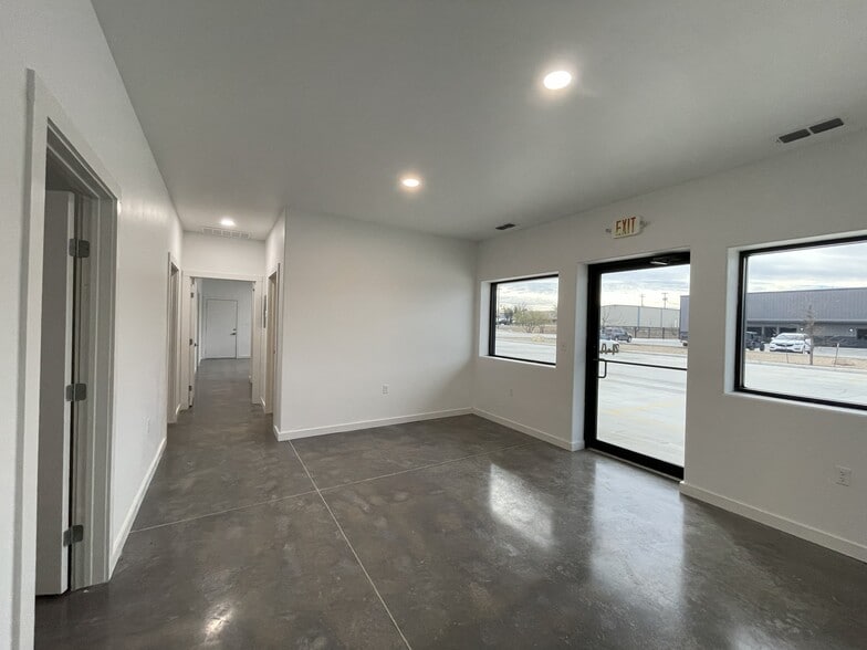 More Photos Of 606 Mill Run, Kerrville Warehouse For Lease