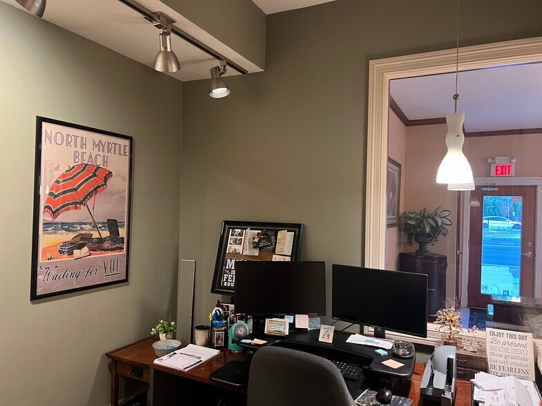 More Photos Of 7612 W North Ave, Elmwood Park Office For Lease