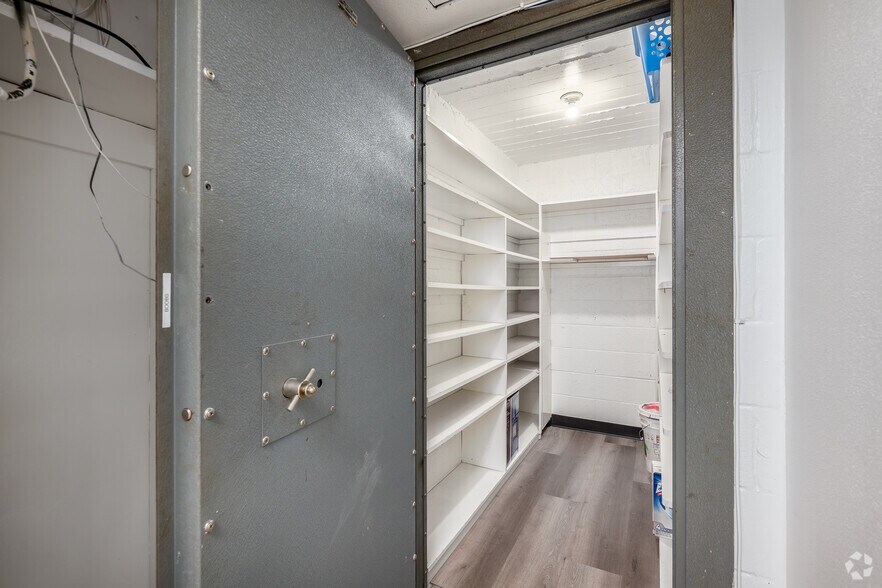 More Photos Of 7500 14th Ave, Sacramento Warehouse For Lease