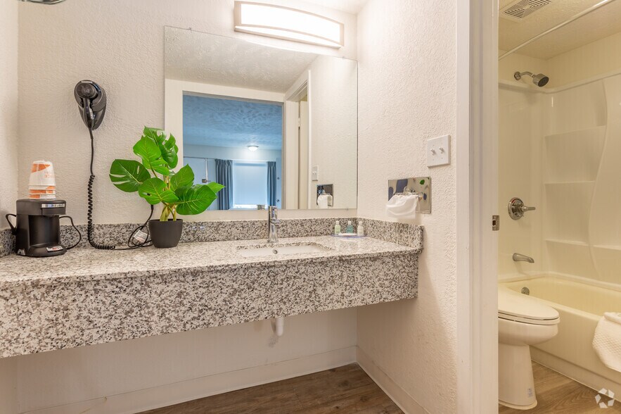 More Photos Of 3030 N Roberts Ave, Lumberton Hotel For Sale