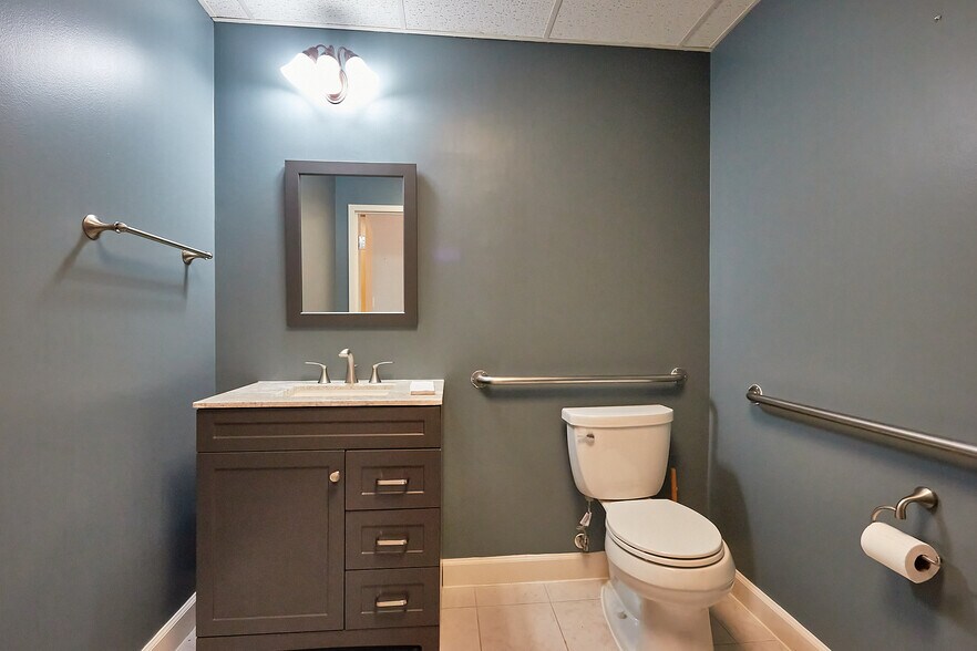 More Photos Of 2555-2575 Chain Bridge Rd, Vienna Medical For Lease