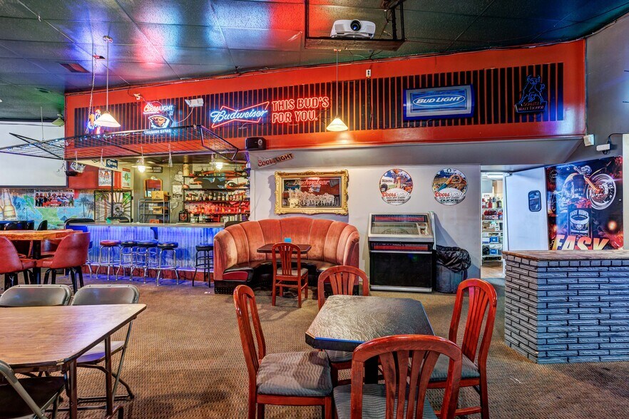 More Photos Of 149 E Main St, Hermiston Bar For Lease