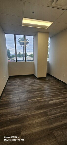 More Photos Of 18040 Sherman Way, Reseda Medical For Lease
