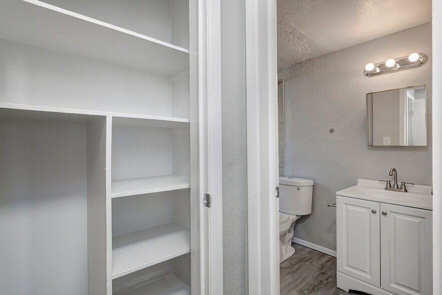 More Photos Of 1645-1645 Joliet St, Aurora Apartments For Sale