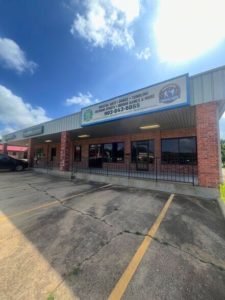 More Photos Of 906 Us Highway 271 S, Gilmer Storefront For Lease