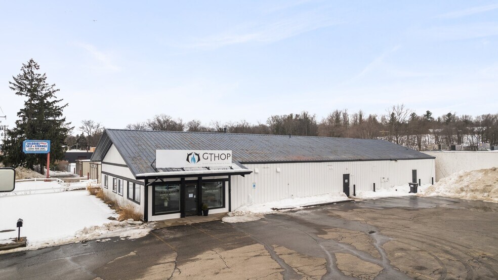 More Photos Of 3211 N Garfield, Traverse City Freestanding For Sale