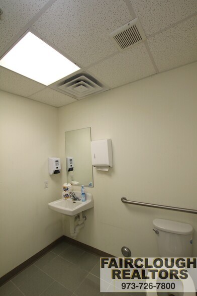 More Photos Of 505-509 Main St, Butler Storefront Retail Office For Lease