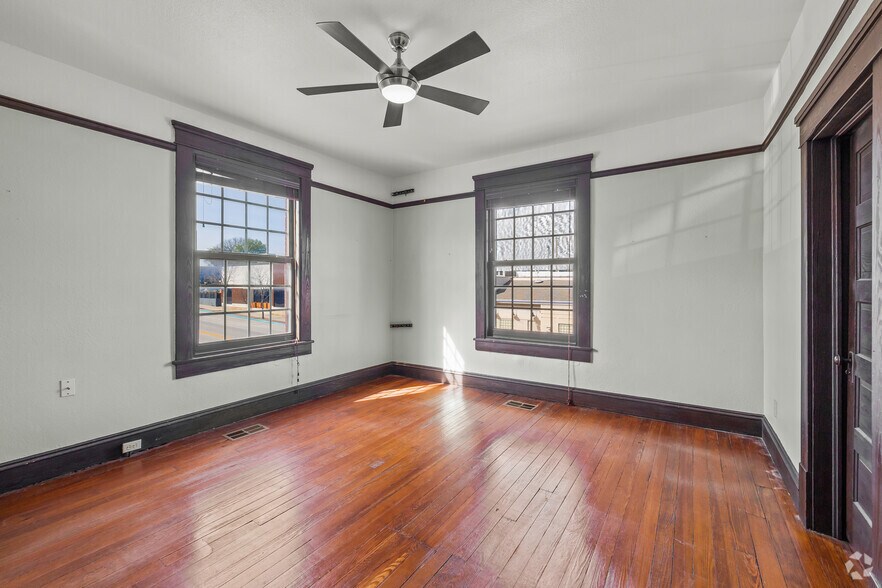 More Photos Of 215-219 S Main St, Fort Worth Storefront Retail Office For Lease