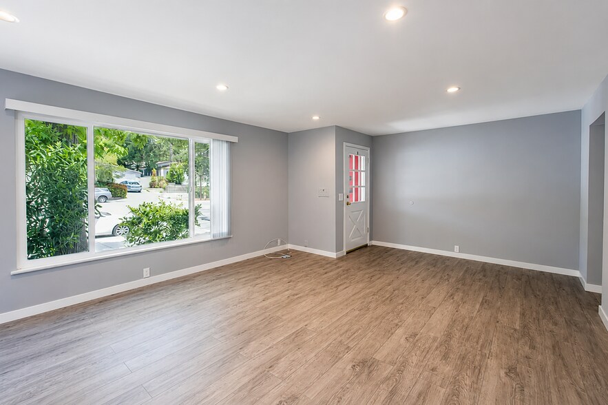 More Photos Of 2520 Montrose Ave, Montrose Apartments For Sale
