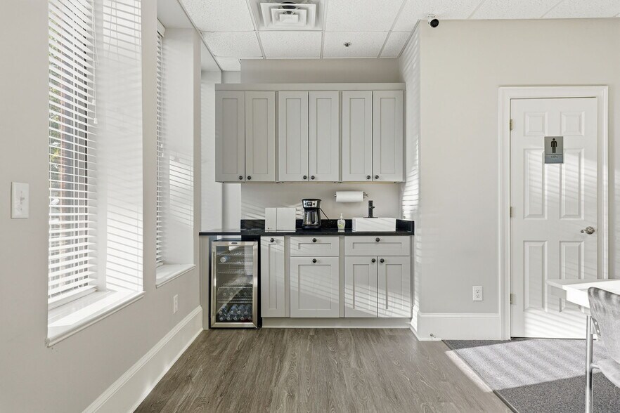 More Photos Of 1600 River Park Blvd, Woodstock Medical For Sale