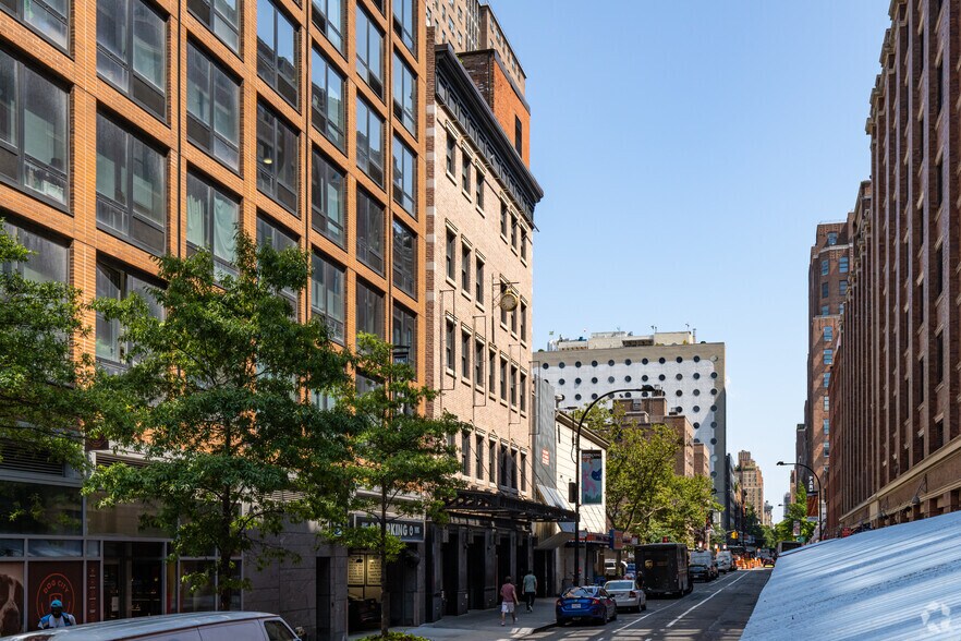 More Photos Of 437 W 16th St, New York Office For Lease