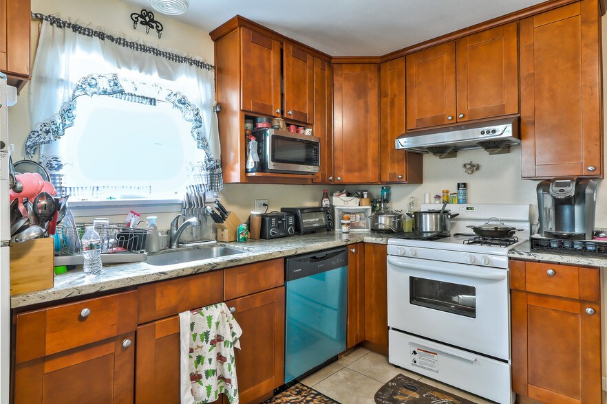 More Photos Of 66 3rd St, Gilroy Apartments For Sale