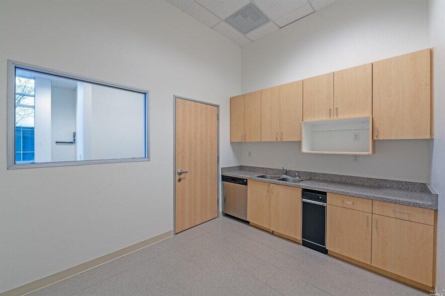 More Photos Of 4747 Mangels Blvd, Fairfield Office For Lease