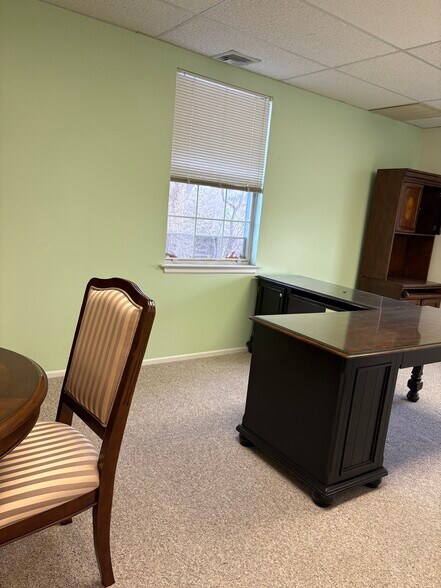 More Photos Of 1-8 Manor Dr, Hampton Medical For Lease
