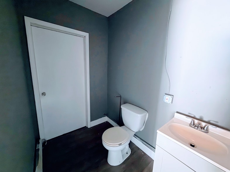 More Photos Of 300 W Coulter St, Philadelphia Flex For Lease
