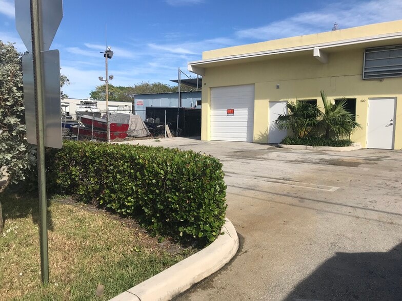 More Photos Of 418-432 S Dixie Hwy E, Pompano Beach Service For Lease