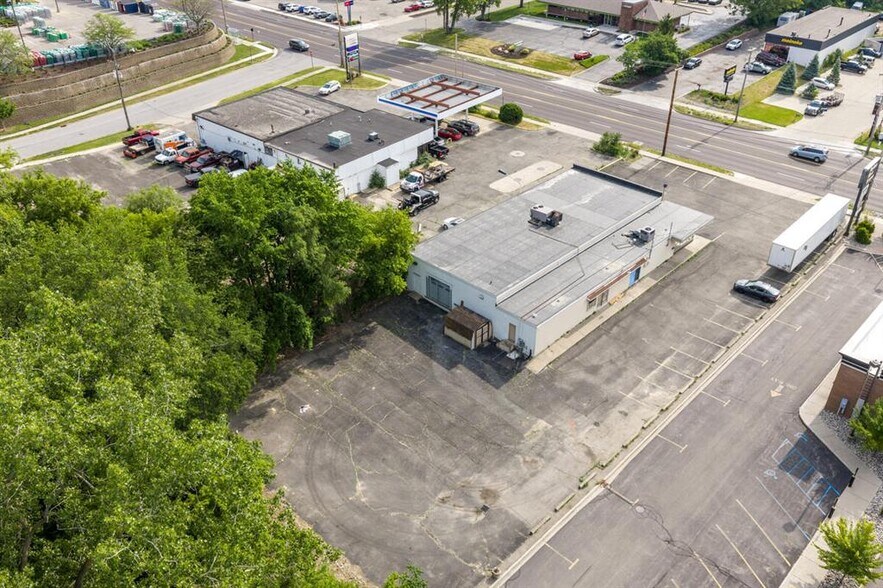 More Photos Of 2611 Alpine Ave, Grand Rapids Freestanding For Sale