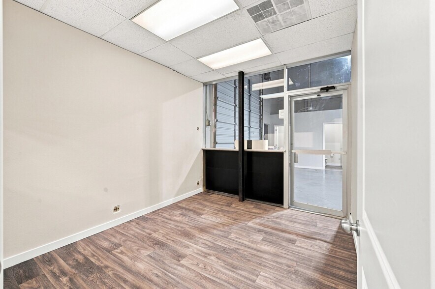 More Photos Of 1440 Cedar Post Ln, Houston Warehouse For Sale