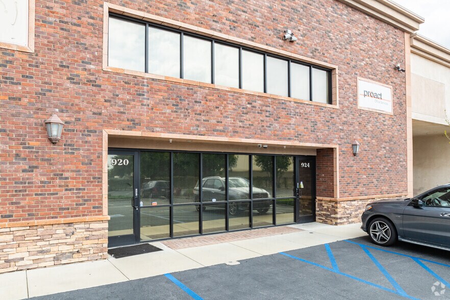 More Photos Of 920-968 W Palomares Ave, La Verne Warehouse For Lease