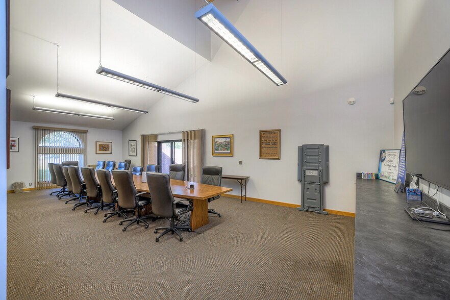 More Photos Of 8880 Ballentine St, Overland Park Office For Sale