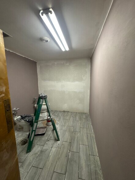 More Photos Of 5824 Doniphan Dr, El Paso Freestanding For Sale